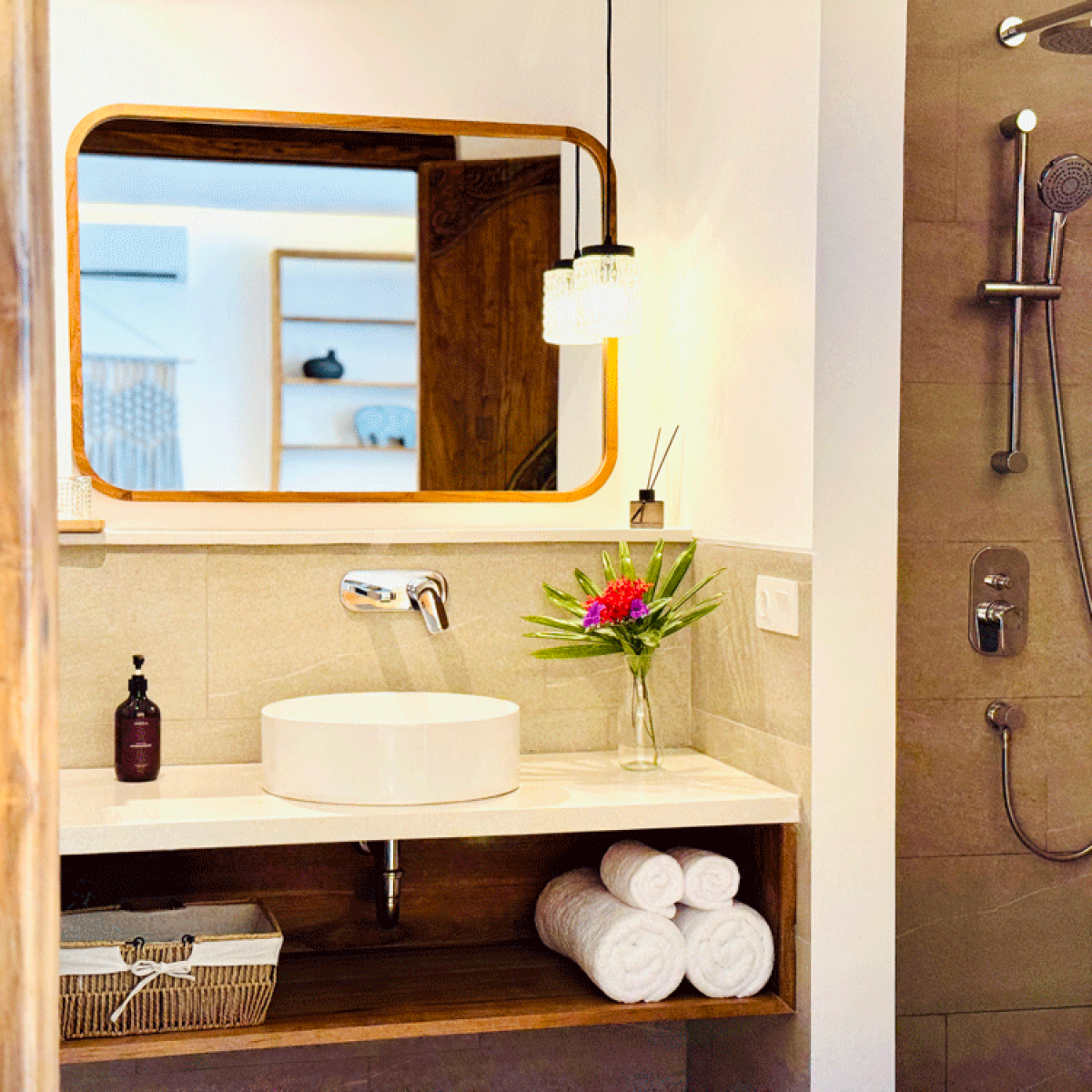 Villa Utopia Lembongan Bathroom