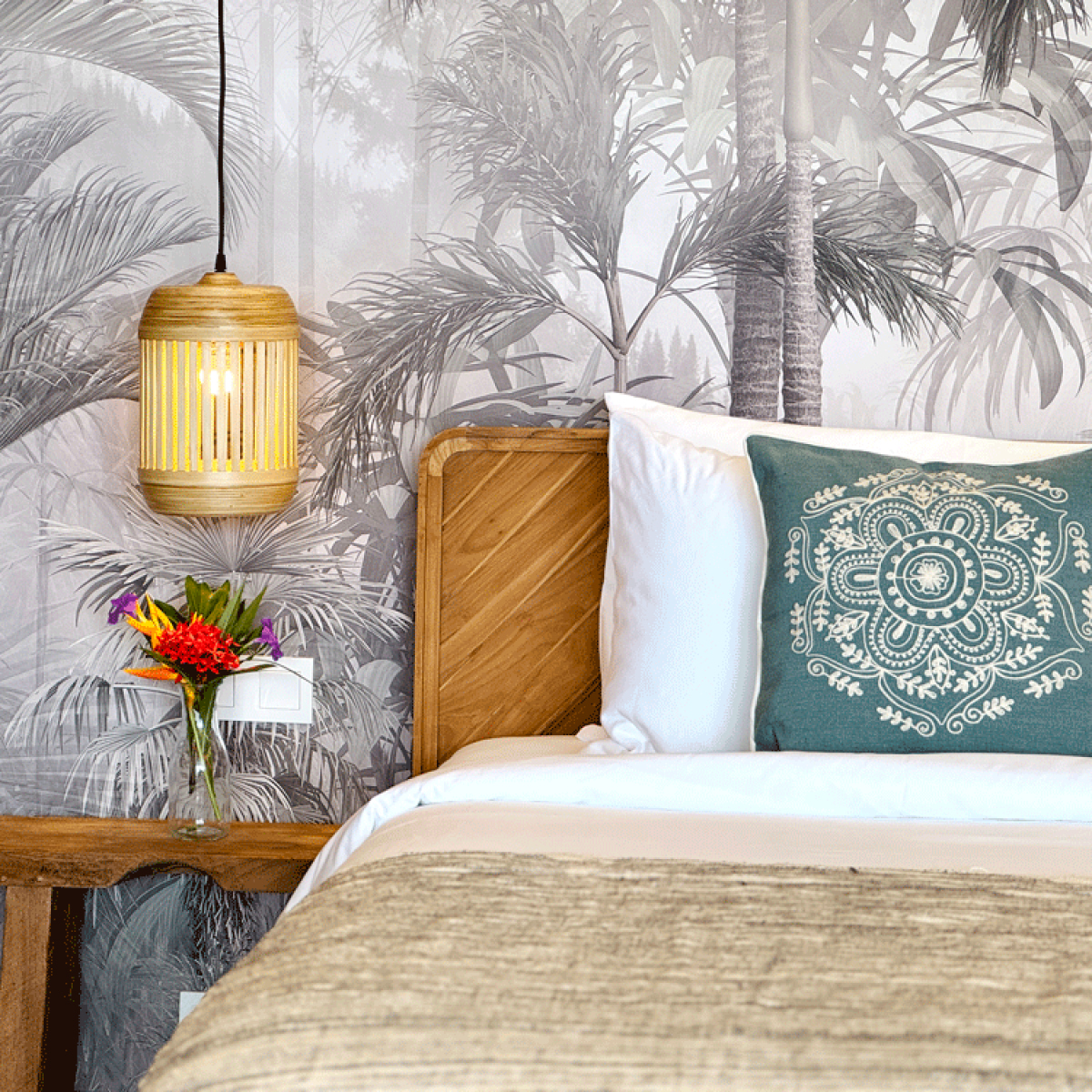 Villa Utopia Lembongan Bedroom View with Lamp